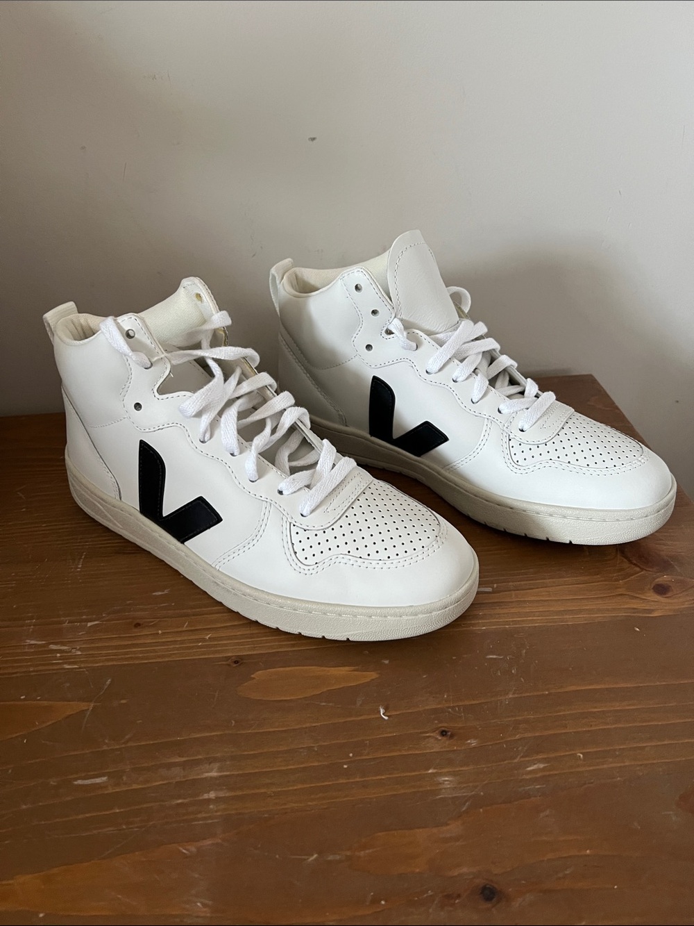 NWOT V-15 Mid Top Sneakers in Chrome Free/Extra White/Black